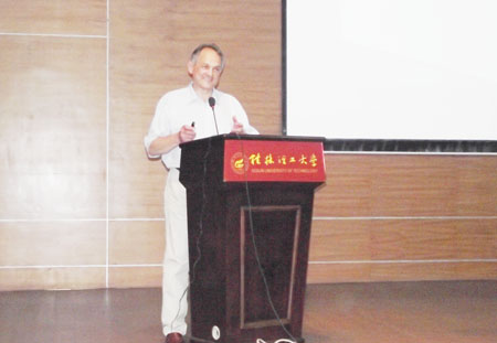 波兰波兹南大学-华中科技大学代表团为我校师