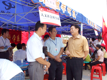 以学生满意、家长满意、社会认同为目标做好