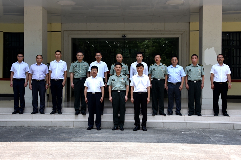 解庆林校长带队到陆军特种作战学院进行"八一"慰问-桂林理工大学
