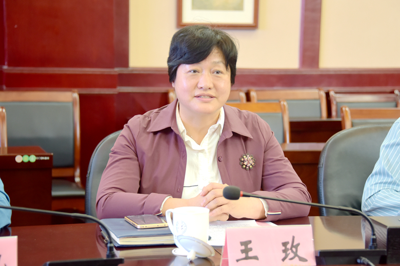柳州市科技局党组书记、局长管伟荣一行到我校开展科技合作调研