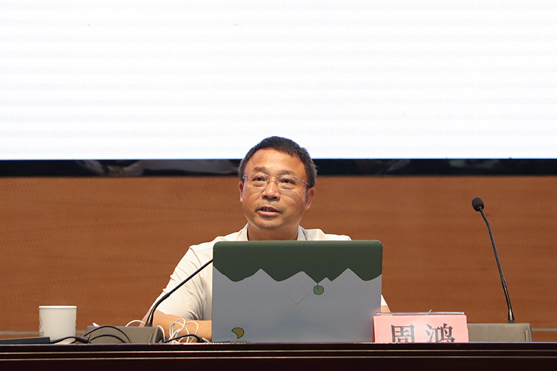 广西开放大学党委书记周鸿教授做客“研之有理”论坛