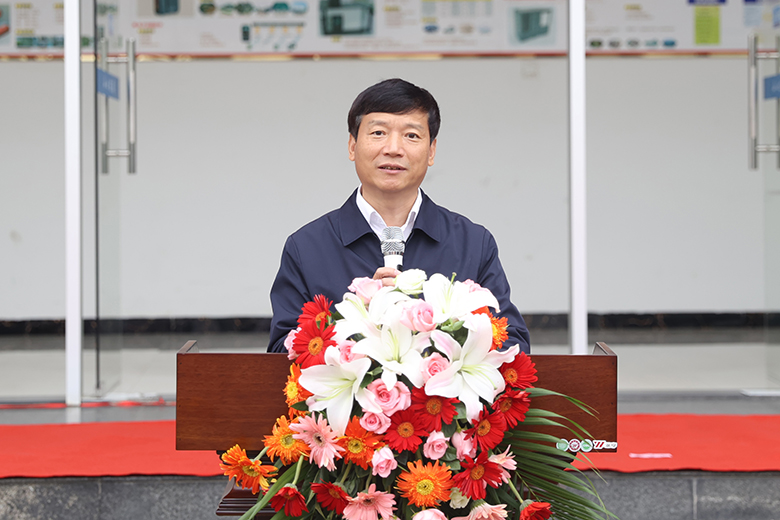 学校举行先进建材与智慧建造现代产业学院揭牌仪式