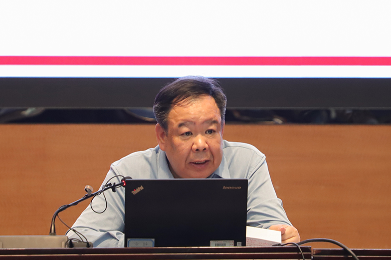 学校召开新一轮本科教育教学审核评估辅导报告会