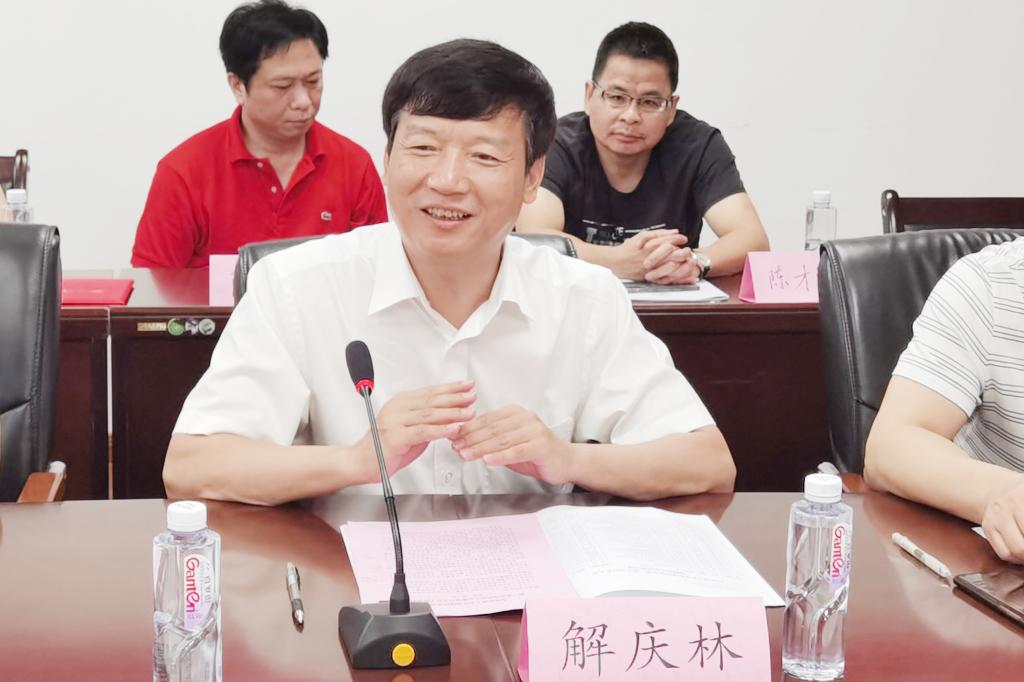 解庆林校长一行出席福州校友会换届大会并看望校友