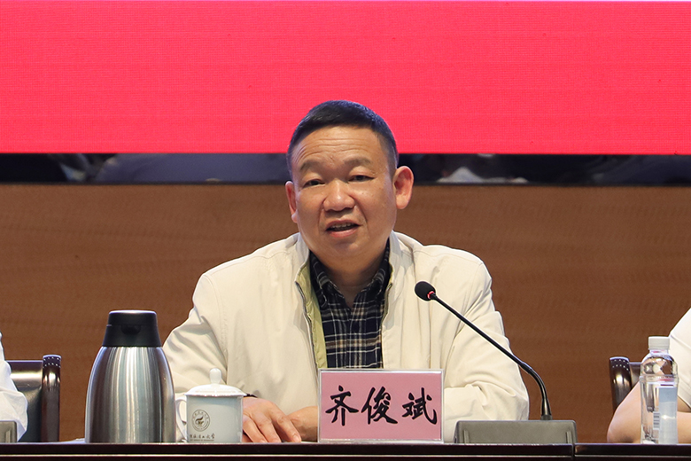 学校召开党建工作月例会