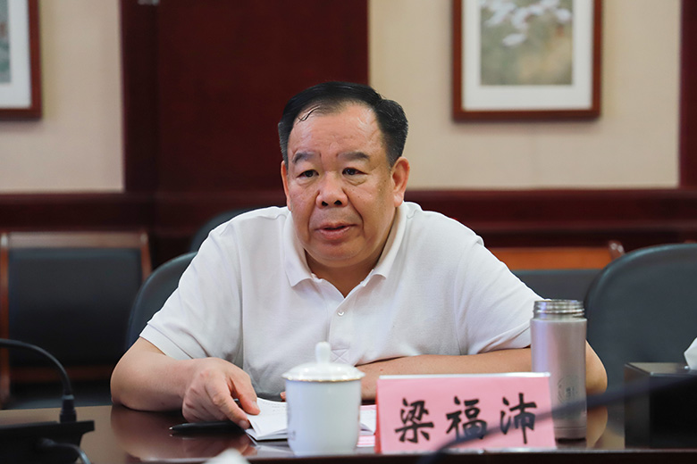 自治区教育厅科研处处长黄青云一行到我校调研新一轮广西一流学科建设项目