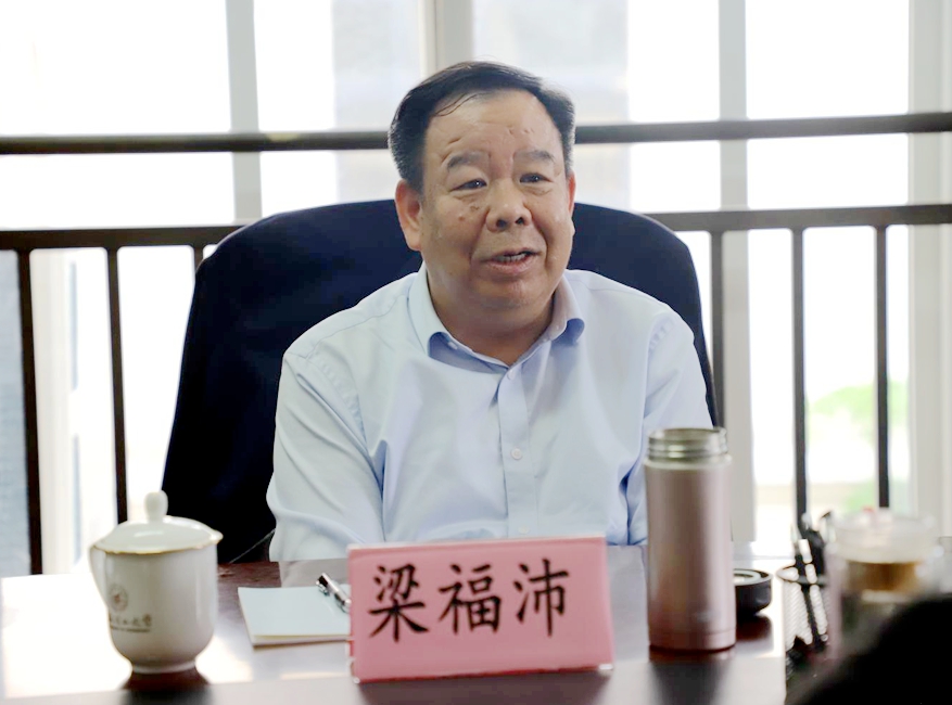 学校副校长梁福沛、总会计师曾繁荣到南宁分校调研指导工作